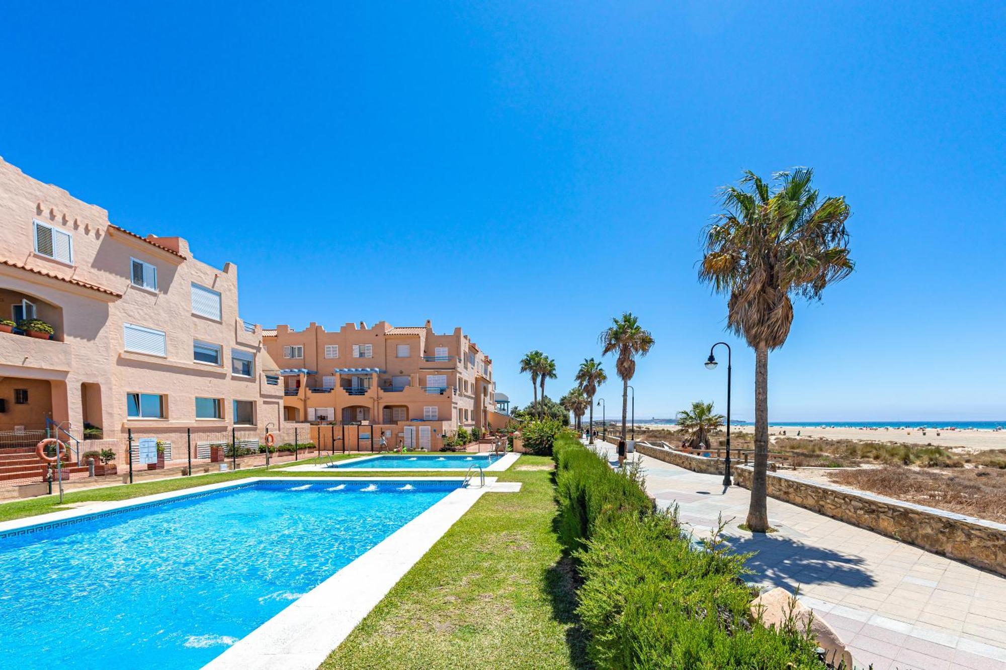 Beachfront, Pool, Terrace, Garage & Fibre Internet Тарифа Екстериор снимка