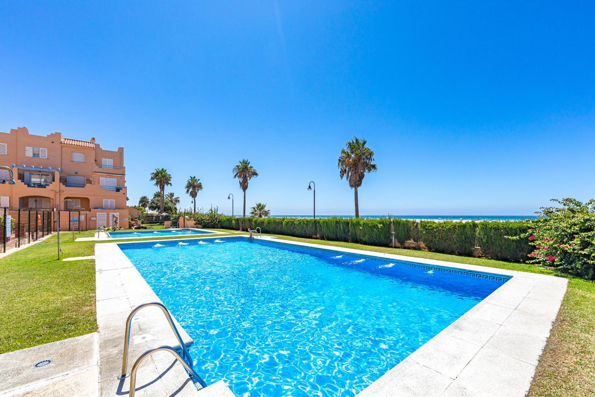 Beachfront, Pool, Terrace, Garage & Fibre Internet Тарифа Екстериор снимка